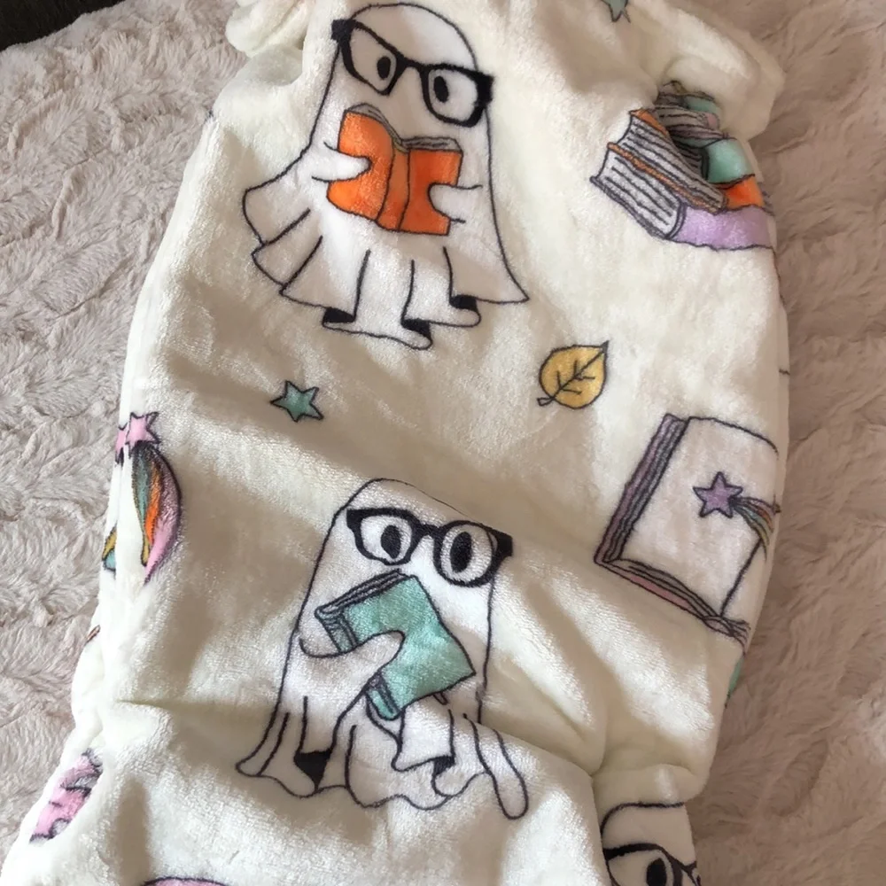 Booville White Soft Throw Blanket with READING GHOSTS Motifs